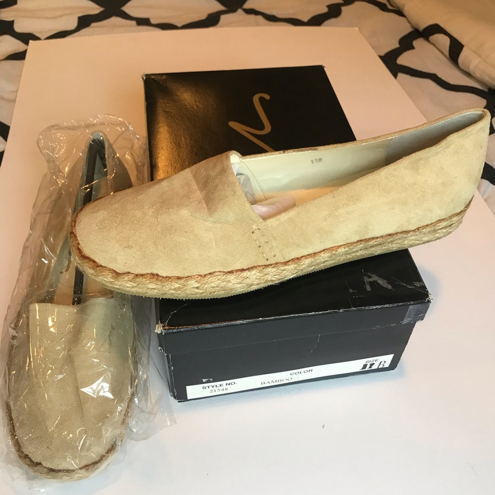 NEWPORT NEWS - tan espadrilles